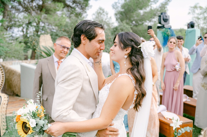 Rama & Andrea celebran su amor con una boda de ensueño en mitad de un hermoso campo ibicenco