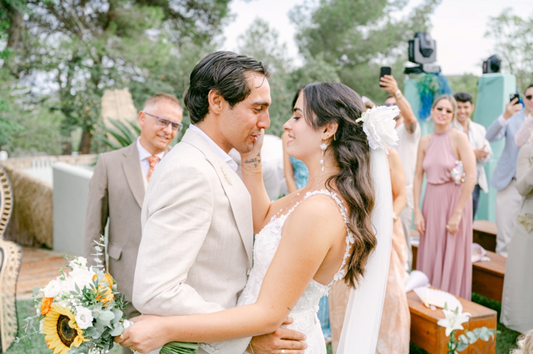 Rama & Andrea celebran su amor con una boda de ensueño en mitad de un hermoso campo ibicenco