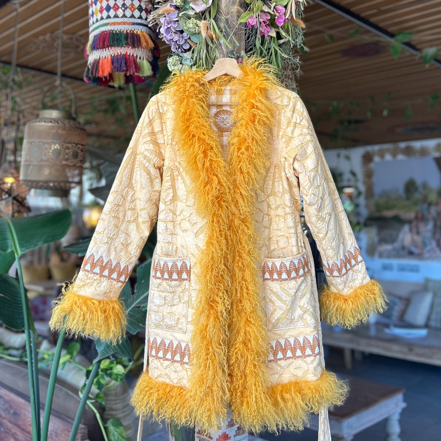 Abrigo Quetzali - World Family Ibiza