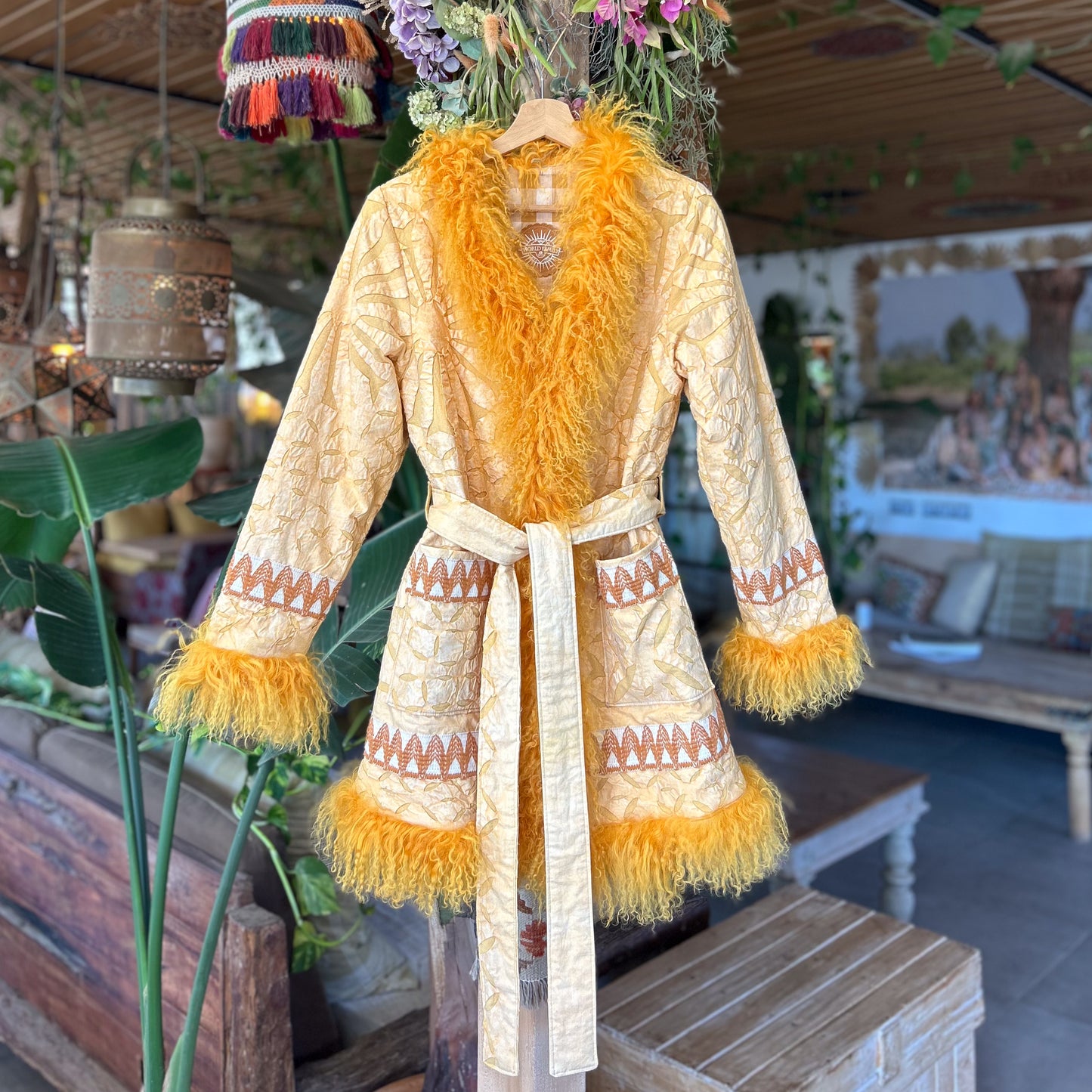 Abrigo Quetzali - World Family Ibiza