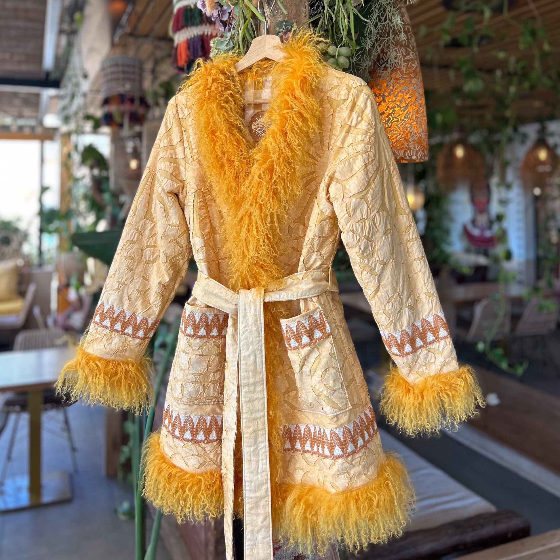 Abrigo Quetzali - World Family Ibiza