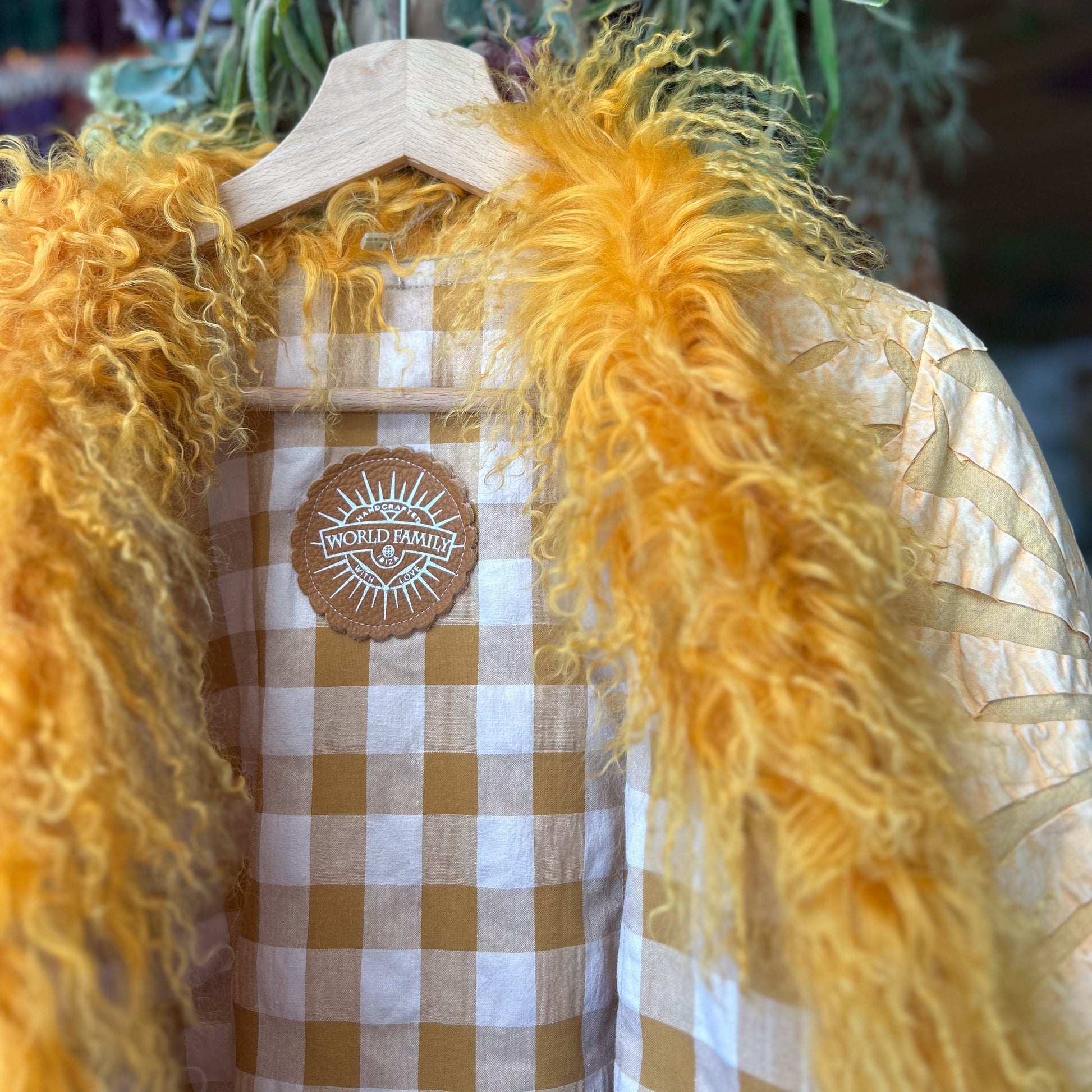 Abrigo Quetzali - World Family Ibiza